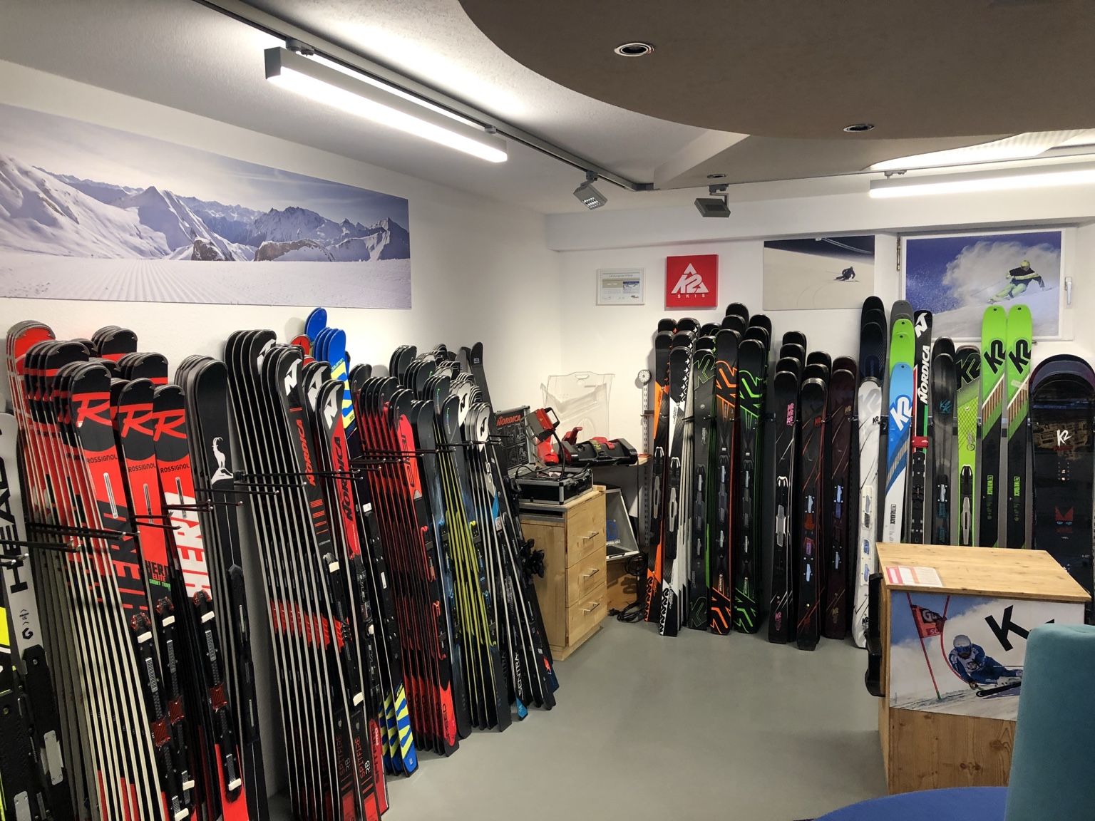 Grosse Skiauswahl im Peer Sport Shop in Samnaun